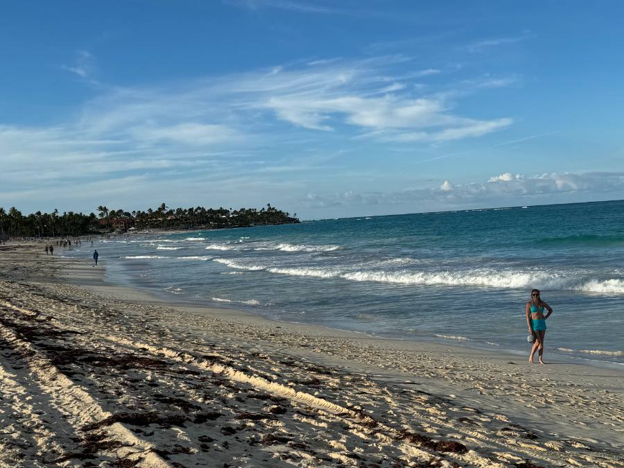 Playa Bávaro en 2023. Segunda toma de la misma playa, para la guía de zonas.