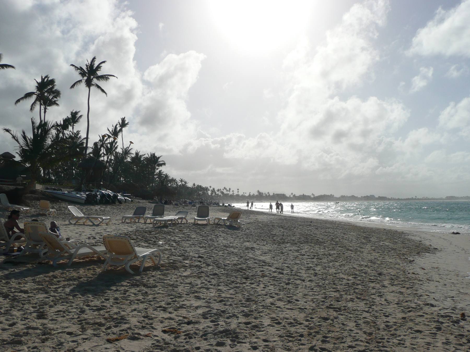 Costa de Punta Cana mirando al norte: la línea de playa continua y la orientación al este.